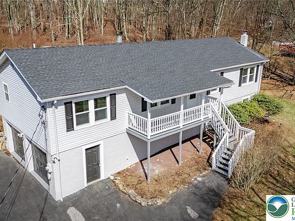 5th image of 107 Mount Ranier Rd