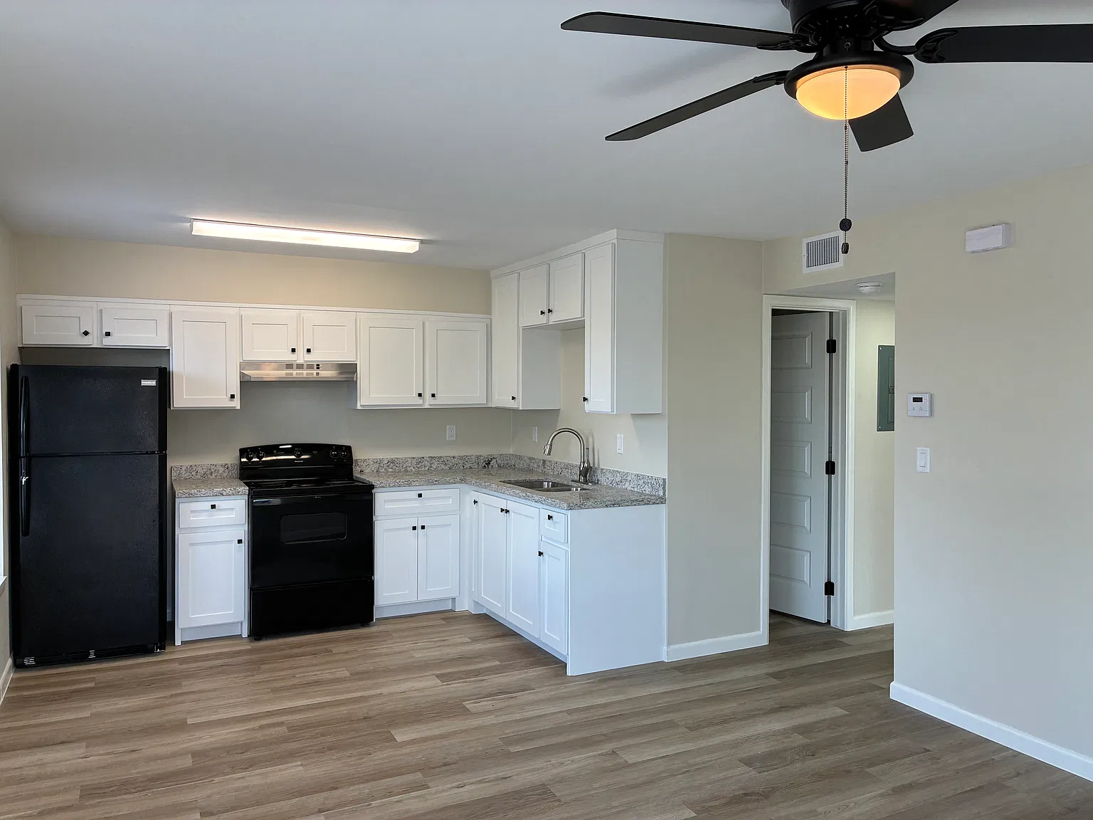 2 bed, 585 sqft, $825 — Photo 4