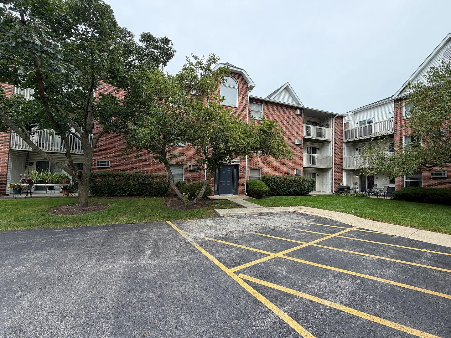 2 bed, 1000 sqft, $1,750 — Photo 1