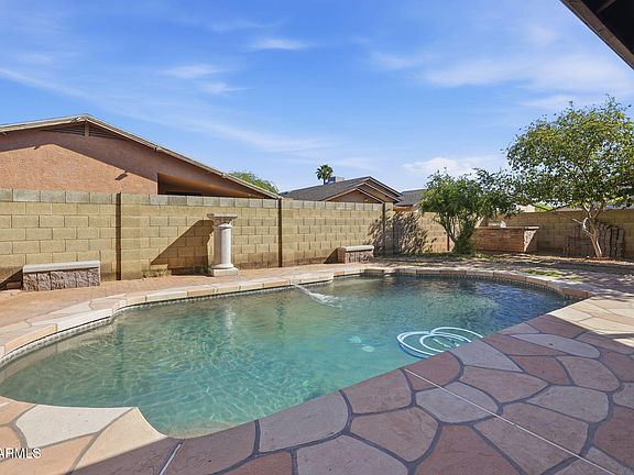 4th image of 7888 W WINDSOR Boulevard
