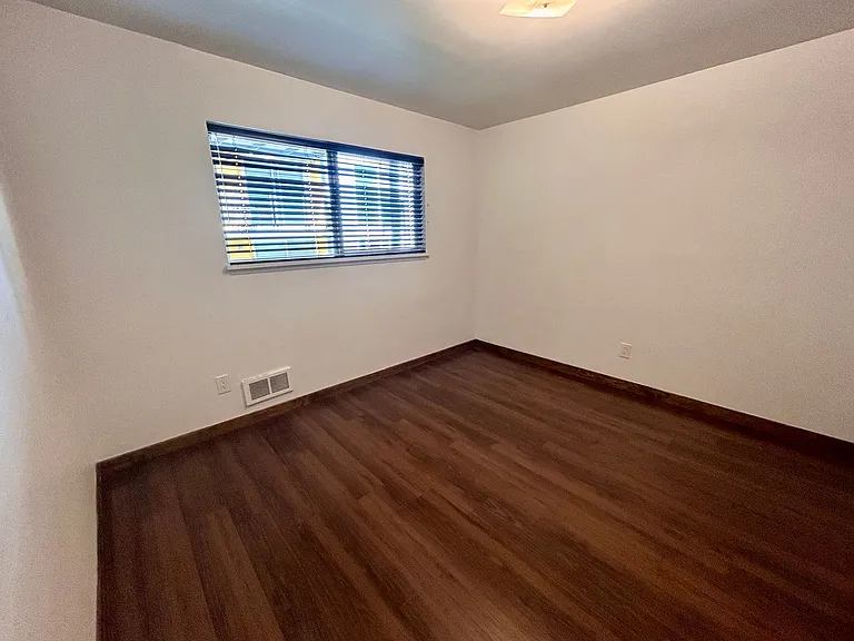 Bayview Apartments — Photo 107