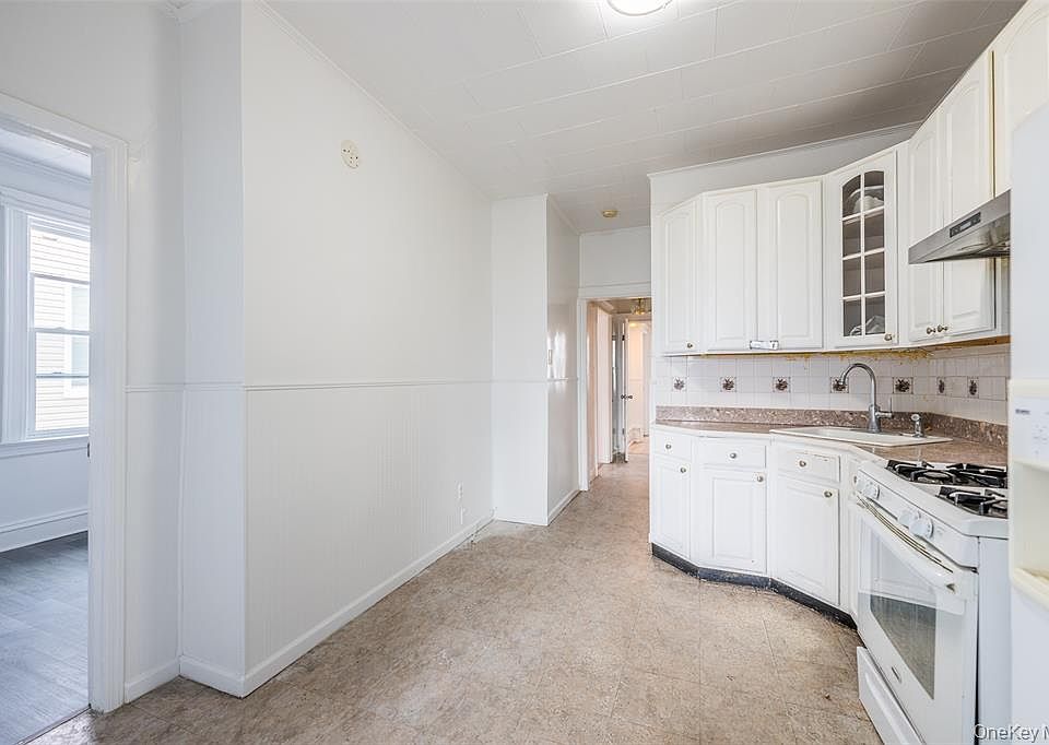 1st image of 7824 68th Rd Floor 2