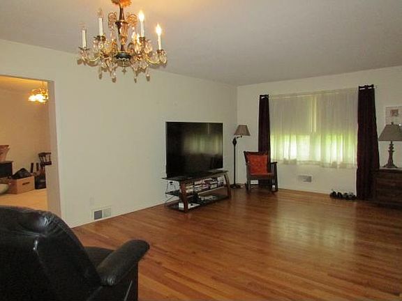 2nd image of 106 Aldrich Ave