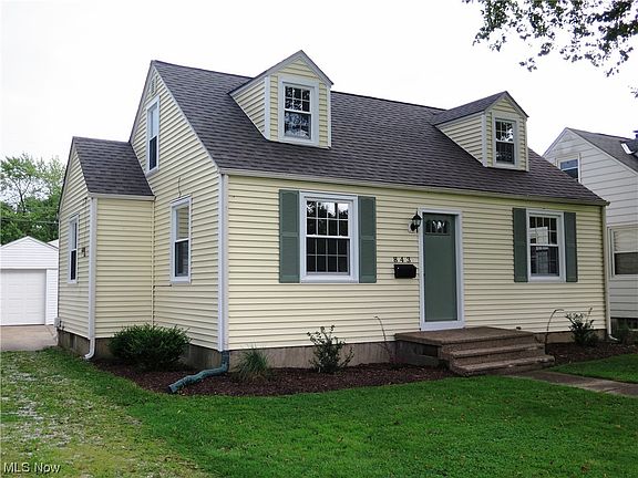 2nd image of 843 Warwick Dr