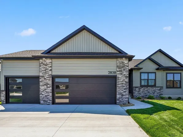 2838 Autumn Woods Dr, Cedar Falls, IA 50613