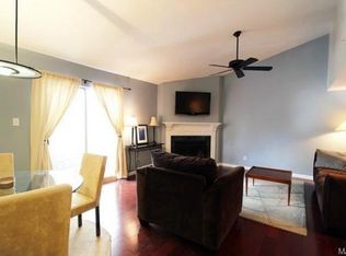 1432 Peacock Ln, Saint Louis, MO
