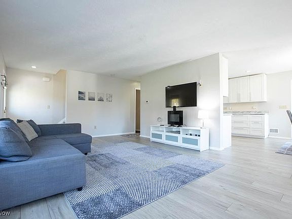 3rd image of 705 McRoberts Ave