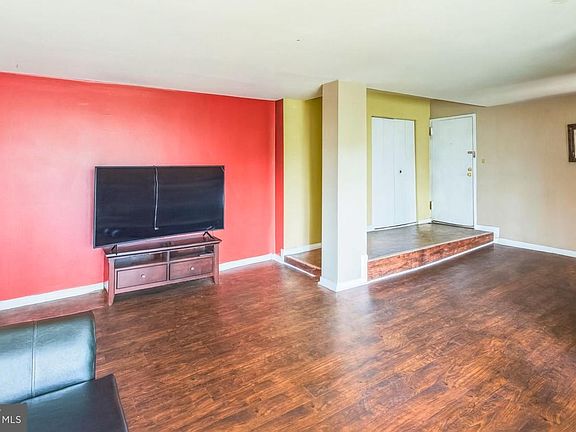 3rd image of 15708 Dorset Rd APT 203