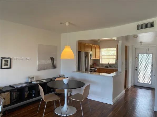 8861 Sunrise Lakes Blvd APT 311, Fort Lauderdale, FL 33322