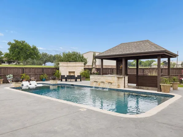 2009 Lakeshore Dr, Cleburne, TX 76033