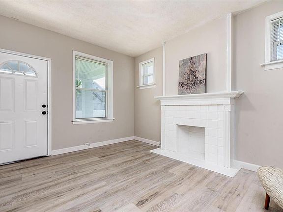 4th image of 4355 Beethoven Ave