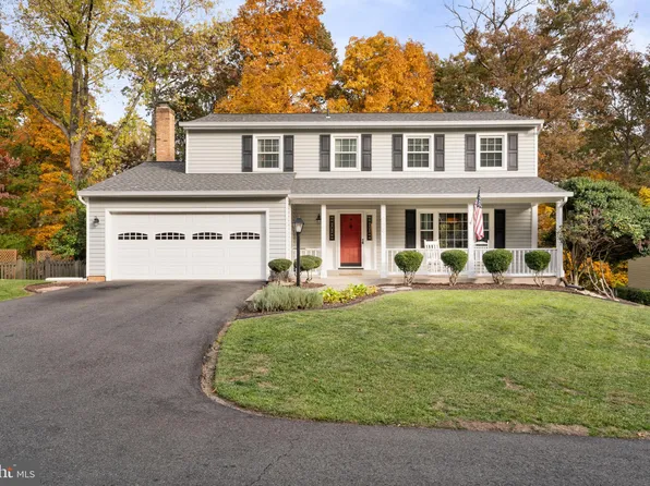 12529 Hedges Run Dr, Woodbridge, VA 22192
