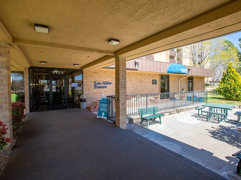 Los Altos Towers — Photo 42