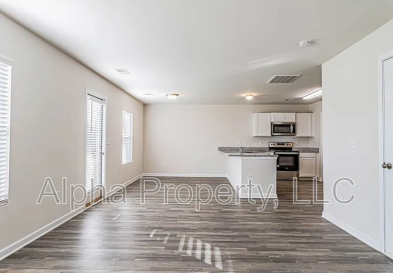 207 Long Grove Ln — Photo 4
