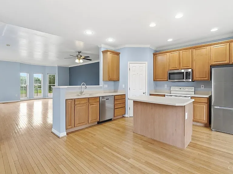 710 W Court St — Photo 4