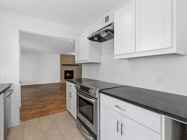 2106 Lamplight Village Cir #A — Photo 7