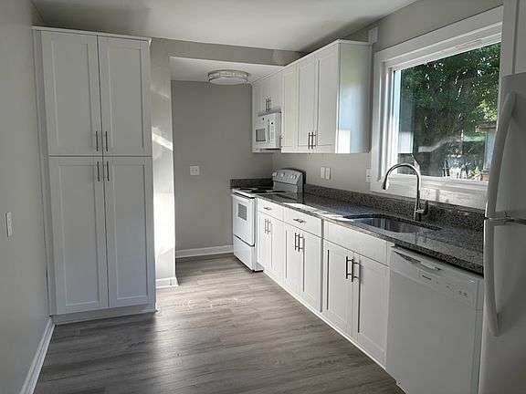 4th image of 2407 Victoria Blvd