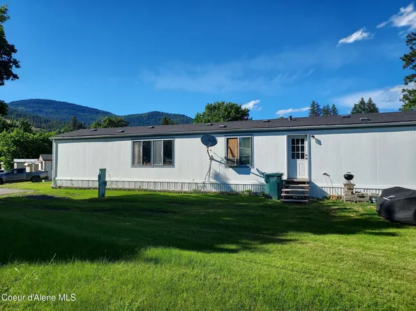 8270 W Meadow Brook Cir, Rathdrum, ID 83858