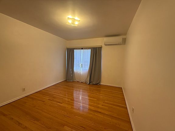 3rd image of 7628 Norton Ave #7628