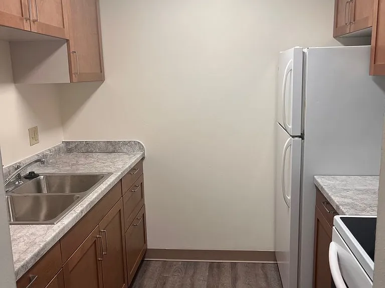 1320-1322 W Meadows Dr — Photo 26