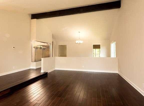 5th image of 952 La Grange Ave