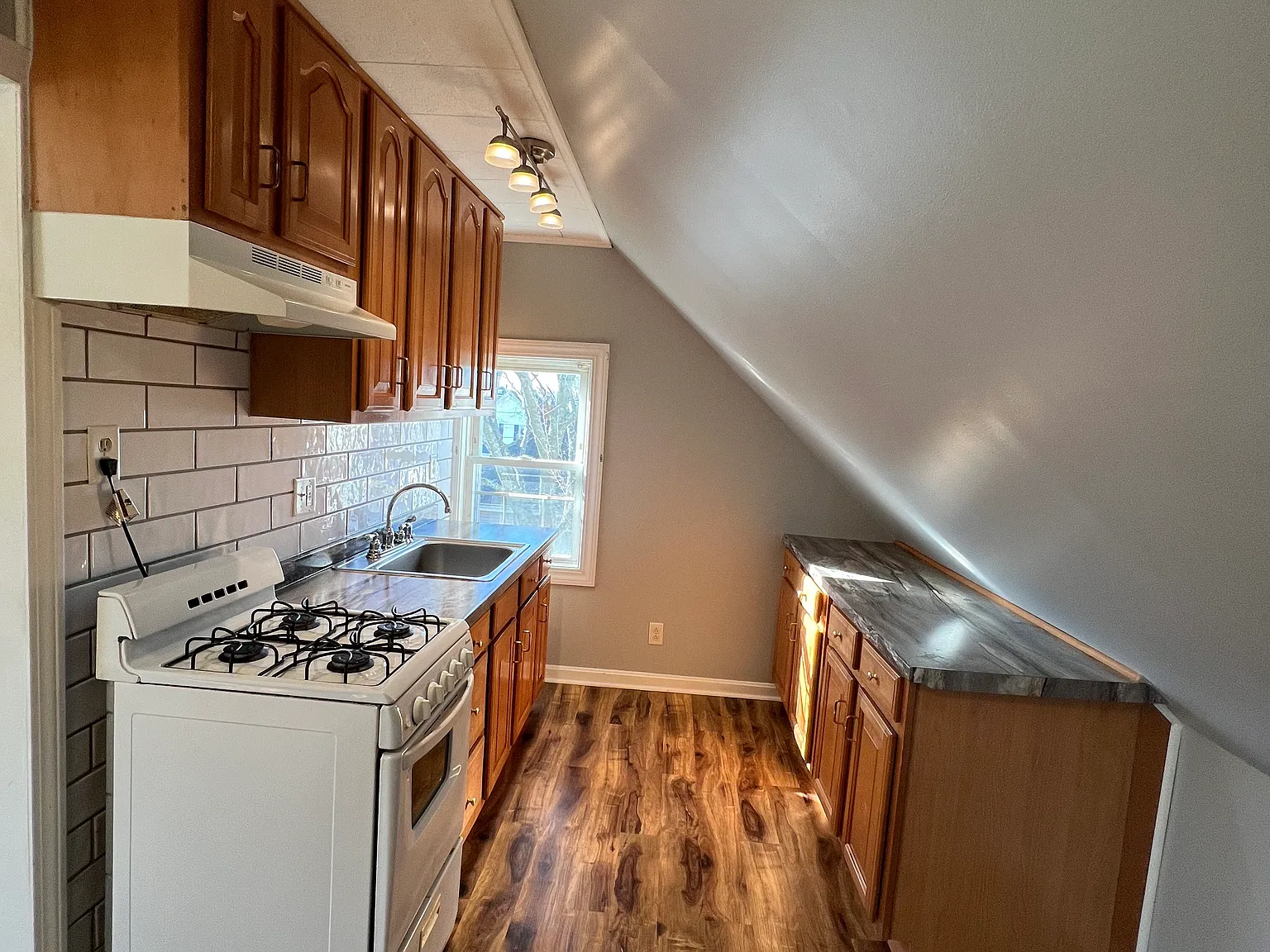 2 bed, 680 sqft, $1,400 — Photo 3