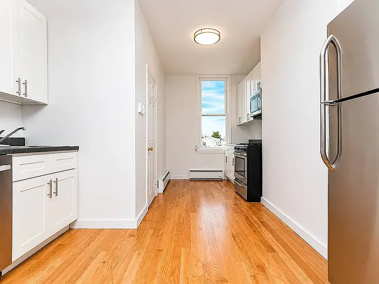 1631 Summerfield St #3S — Photo 6