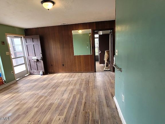 3rd image of 4465 Coleridge Ave