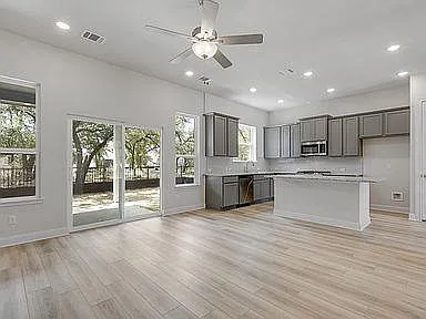 120 Delaware Ln — Photo 2