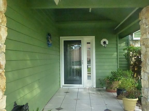 2nd image of 924 N Lakewood Ter
