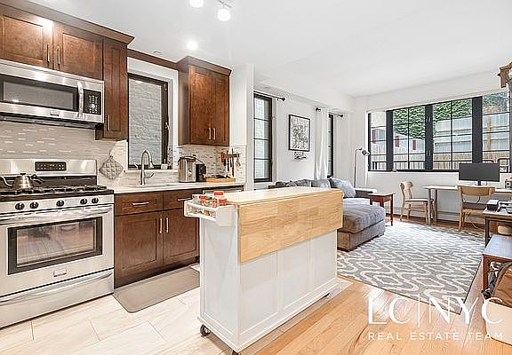 3rd image of 313 W 117th St