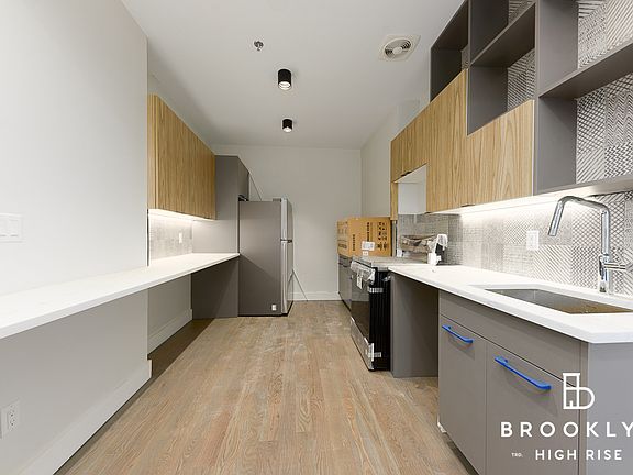 4th image of 1692 Pacific St APT 4C