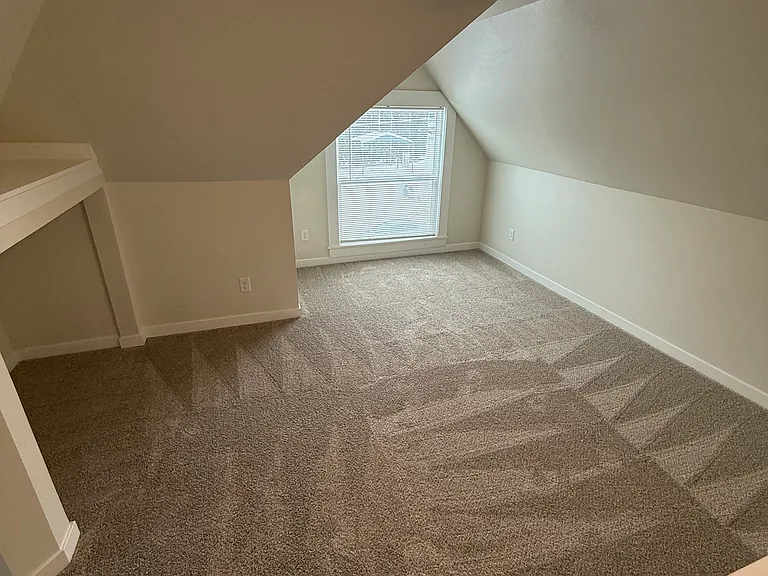 211 E Jefferson St — Photo 12