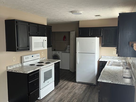 5th image of 422 Sara Leigh Dr #2