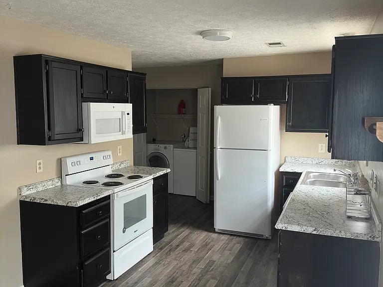 422 Sara Leigh Dr #2 — Photo 5