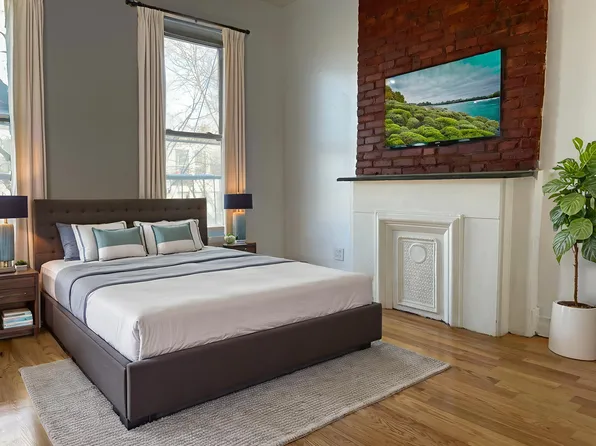 525 Gates Avenue image 1 of 11