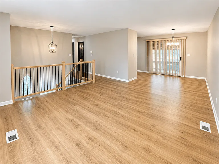 857 Glenn Ct — Photo 3