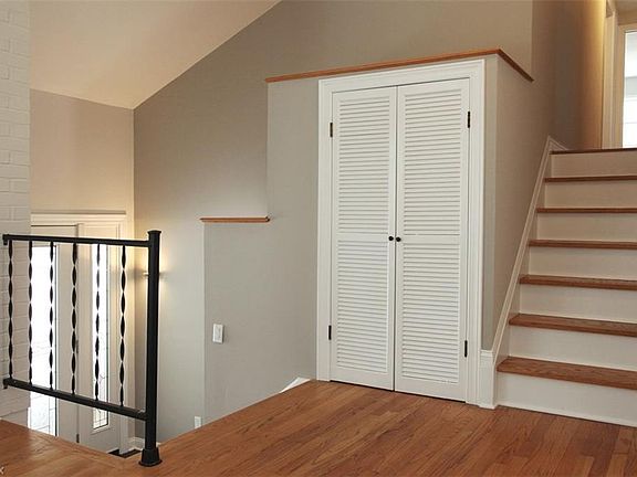 2nd image of 30 Murwood Dr