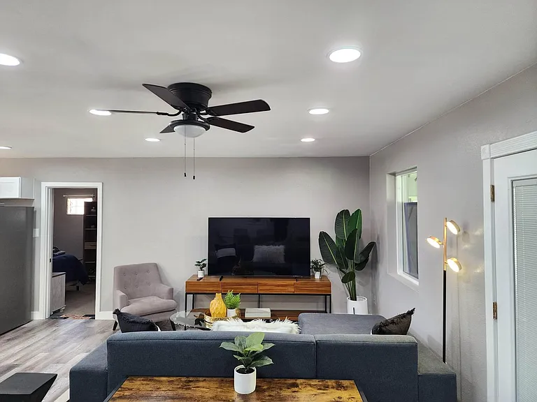 1214 W Highland Ave — Photo 10