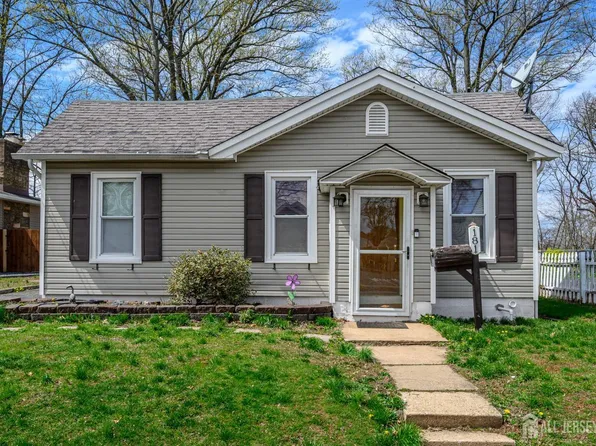 181 Woodruff Ave, Avenel, NJ 07001