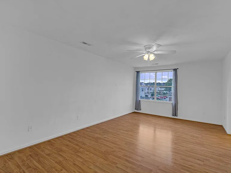 417 Belmont Cir — Photo 17