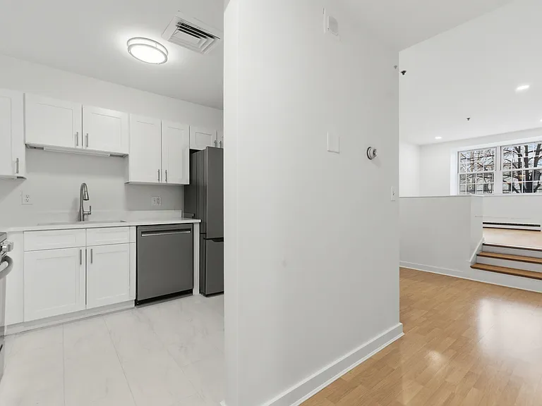30 Monument Sq #101 — Photo 6