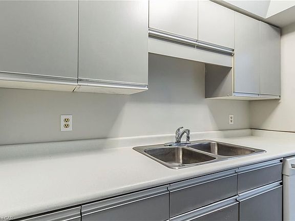 5th image of 107 Bagot St #106