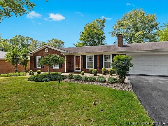 4th image of 833 Beechwood Drive