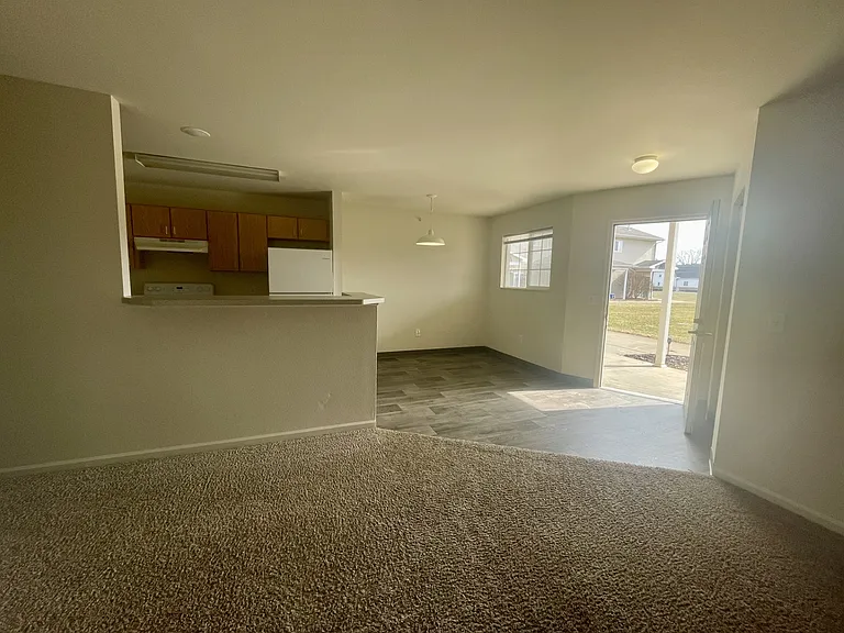 Hawks Ridge Apartments — Photo 1