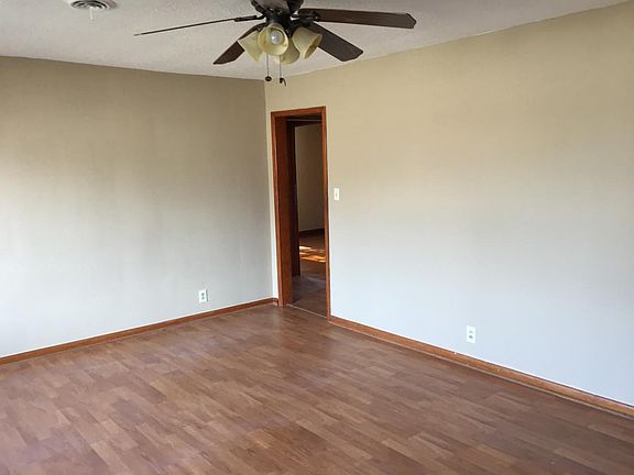 4th image of 2900 10th Ave
