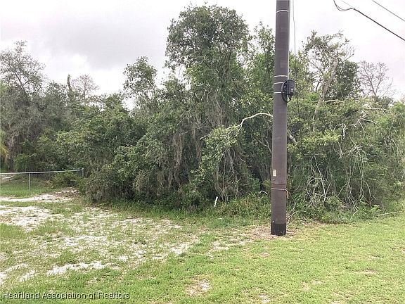 5th image of 200 Hallmark Ave