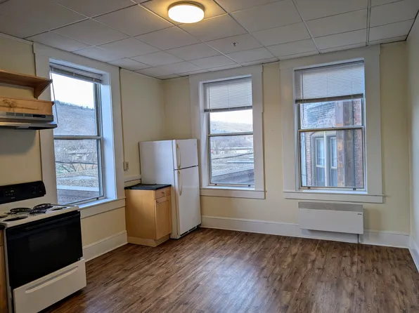 83 W Main St #R202, Brattleboro, VT 05301