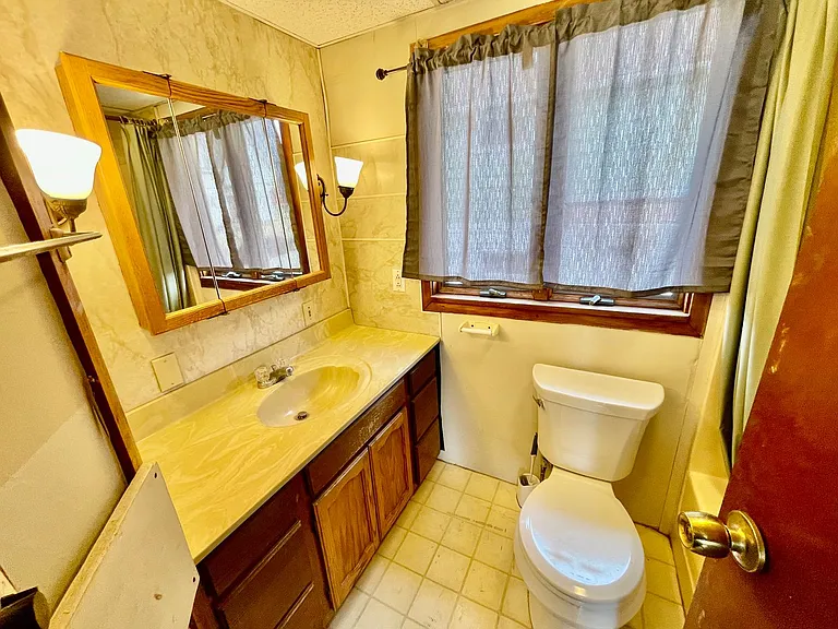 670 Park Street — Photo 20