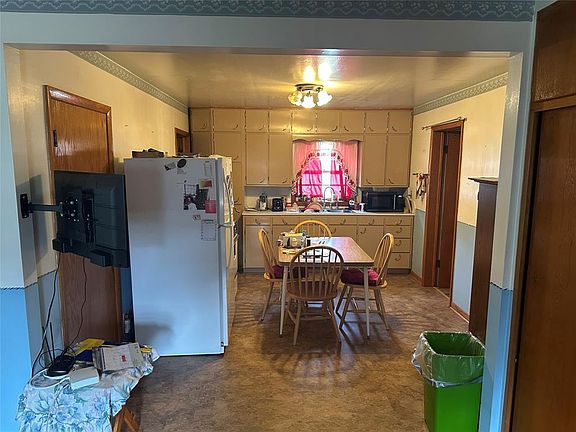 2nd image of 222 E Main Street